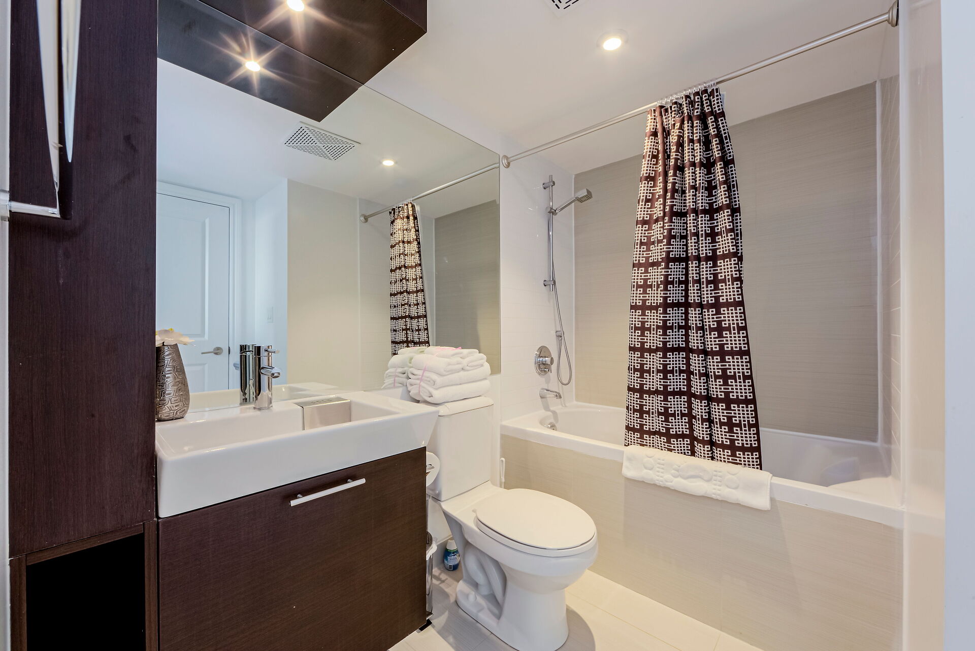 Canada Suites On Yonge  - Superior City View Suite - Bathroom