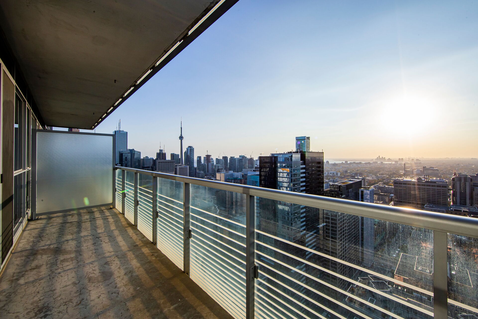 Canada Suites On Yonge  - Superior City View Suite - Walkout Balcony