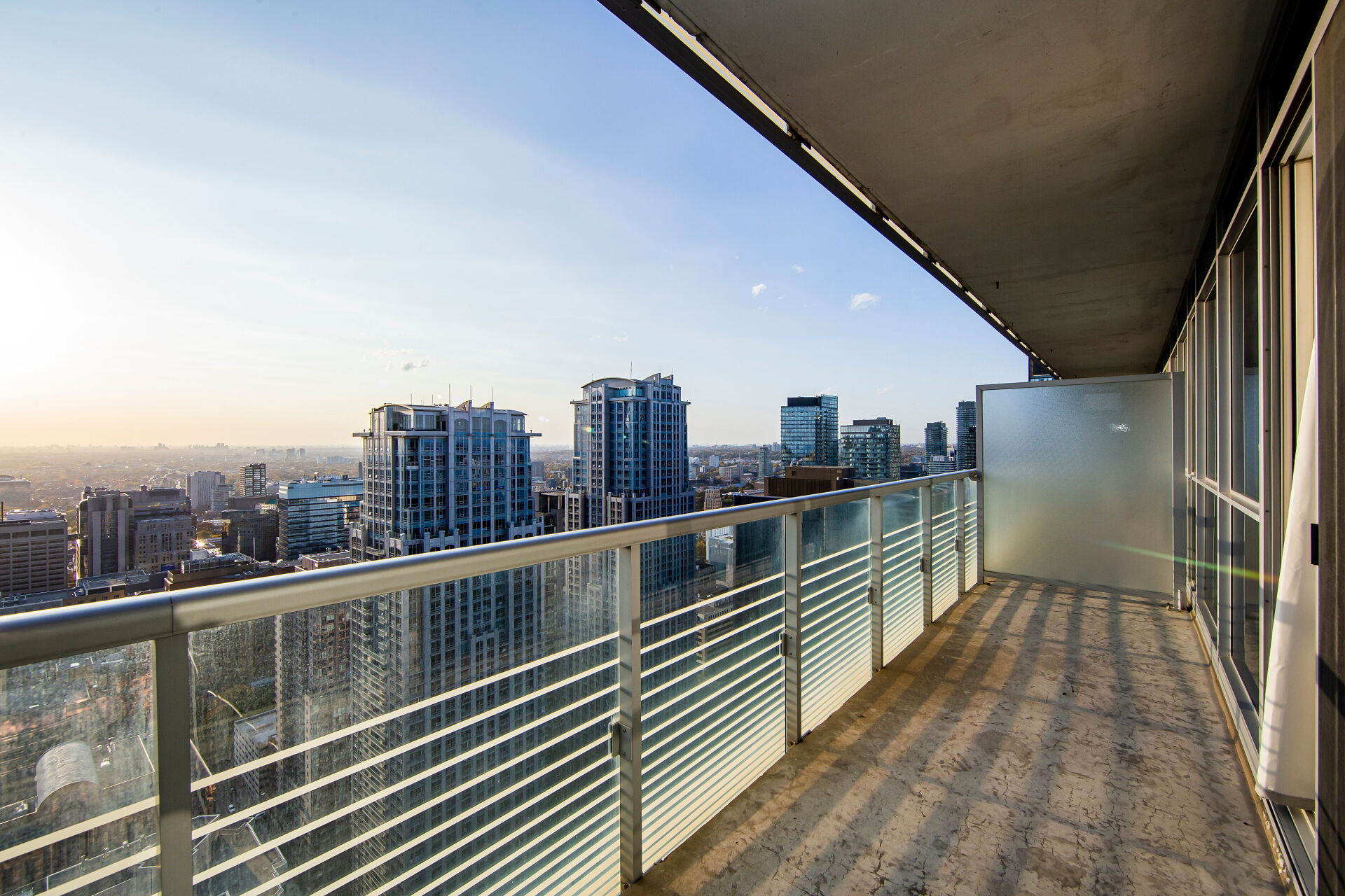 Canada Suites On Yonge  - Superior City View Suite - Walkout Balcony
